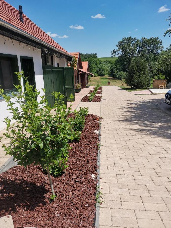 Novak Porta Vendeghaz-Tab, Zala Apartment Ngoại thất bức ảnh